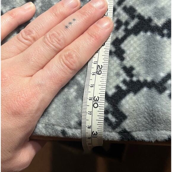 Simply‎ Southern XL Fleece Jacket Shacket Black Gray Snake Skin Button Shirt EUC - Picture 8 of 8